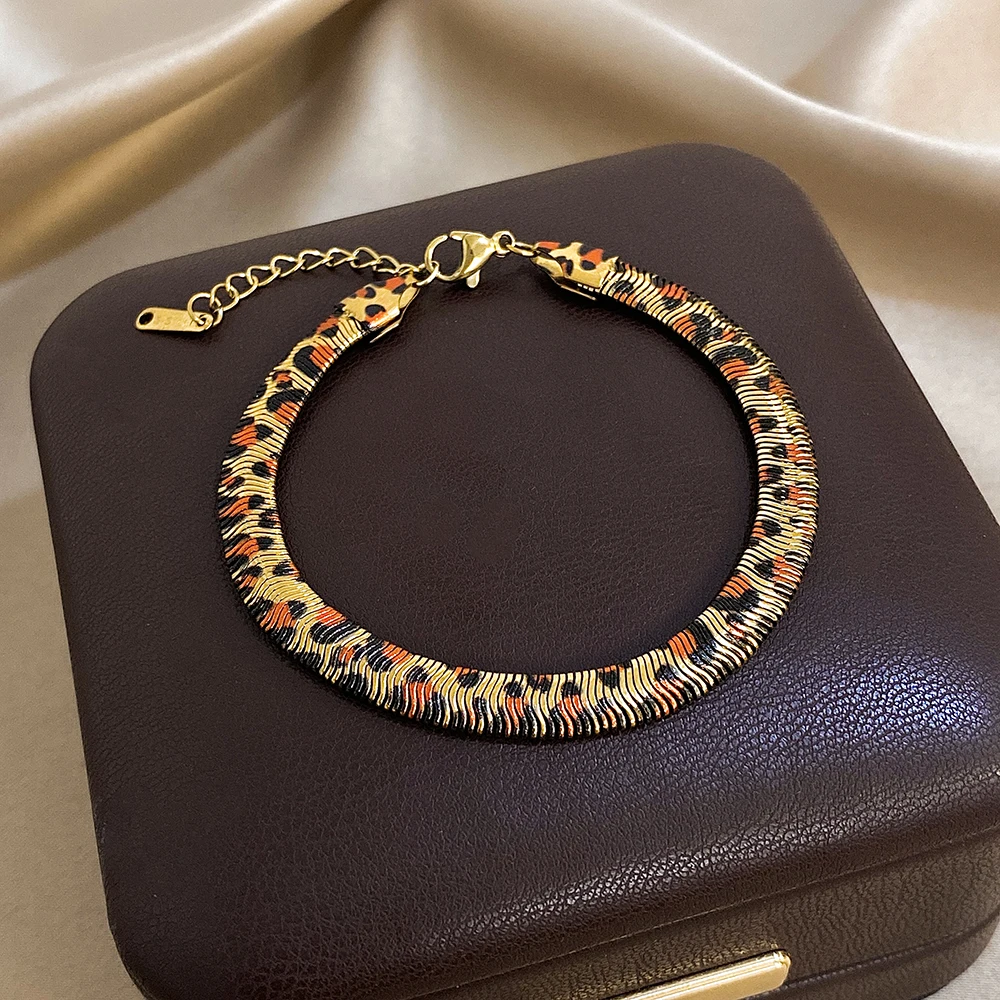 

DODOHAO Retro Stainless Steel Leopard Print Bracelet for Women Waterproof Adjustable Snake Chain Bracelet Daily Jewelry Accessoy