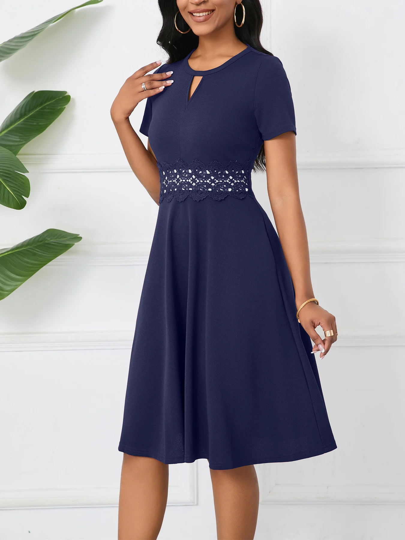 Elegantes Damen-Sommerkleid mit Rundhalsausschnitt, kurzen Ärmeln, Spitze, Taillenausschnitt, hoher Taille, elegant für Büro, Cocktailparty. – Detail 7