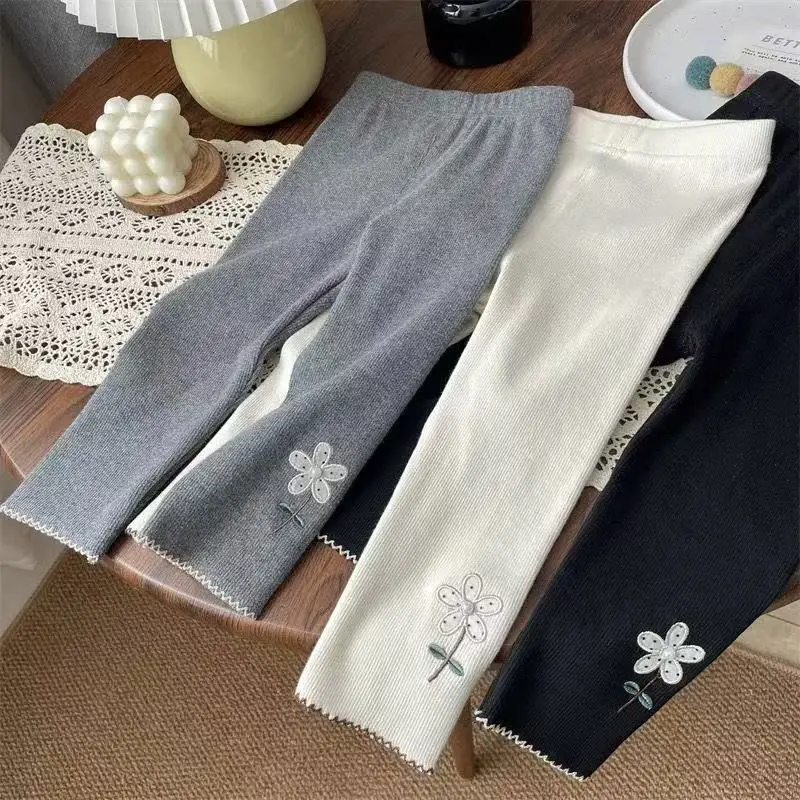 Spring and Autumn 1-2-3-4 Year Old Baby Girl Flower Embroidered Underpants Outer Early Autumn Children's Pants