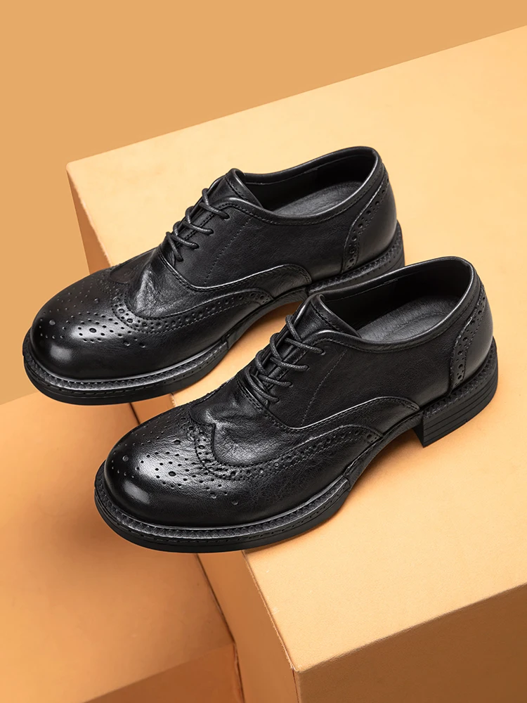 High End masculino maduro esculpindo sapatos de Brogue, vestido formal Oxfords, noivo de casamento, bonito