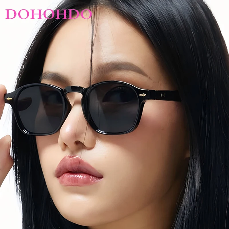 

New Fashion Luxury Design Sunglass Men Trendy Retro Rivets Square Sunglasses Women Summer Traveling Outdoor Drive Eyewear UV400
