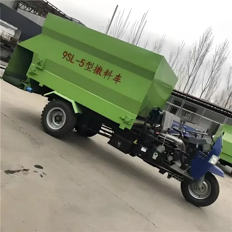 Hot sale automatic cattle feed animal feed spreader farm three wheel spreader