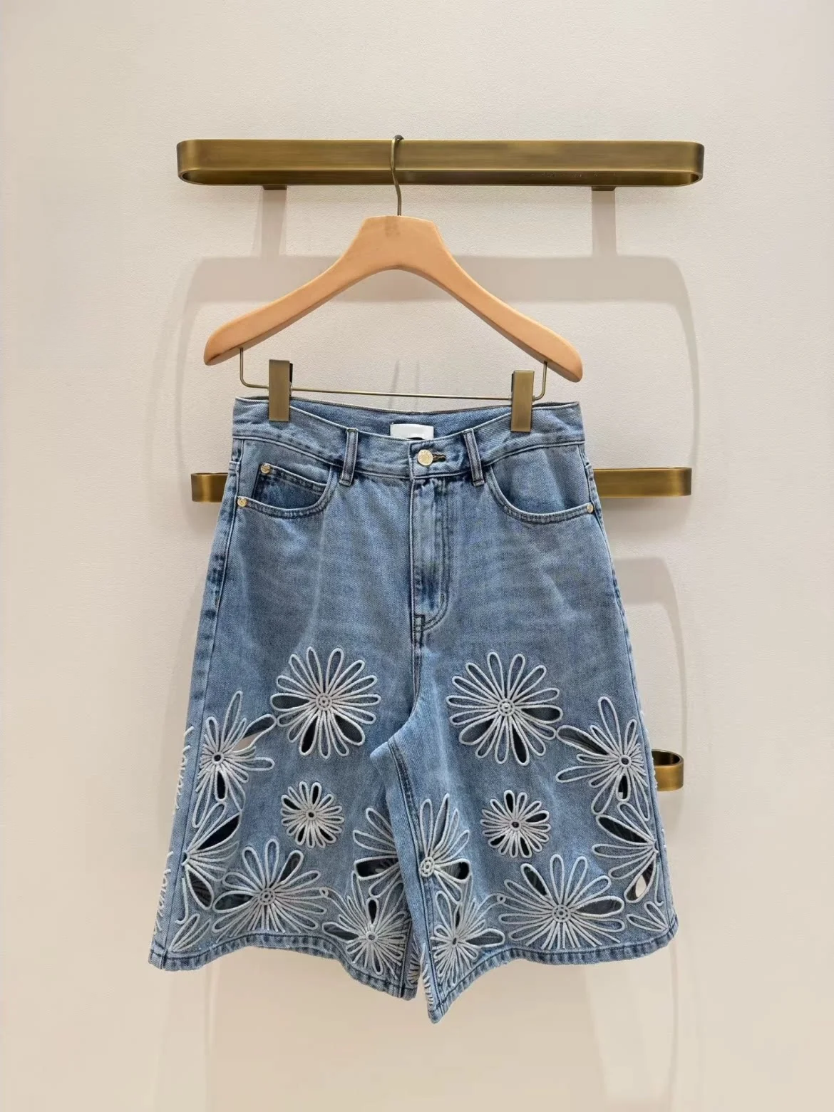 

Heidd High Waist Embroidered Sunflower Hollow out Denim Mid-Length Pants Spring Summer Fashion Blue Cotton Ladies Jeans