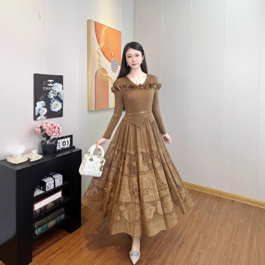 

Miyake Pleated 2025 New Spring Dress Women Long-sleeved Lace Splicing Skirt Commuter Fashion High-end Women's Clothing