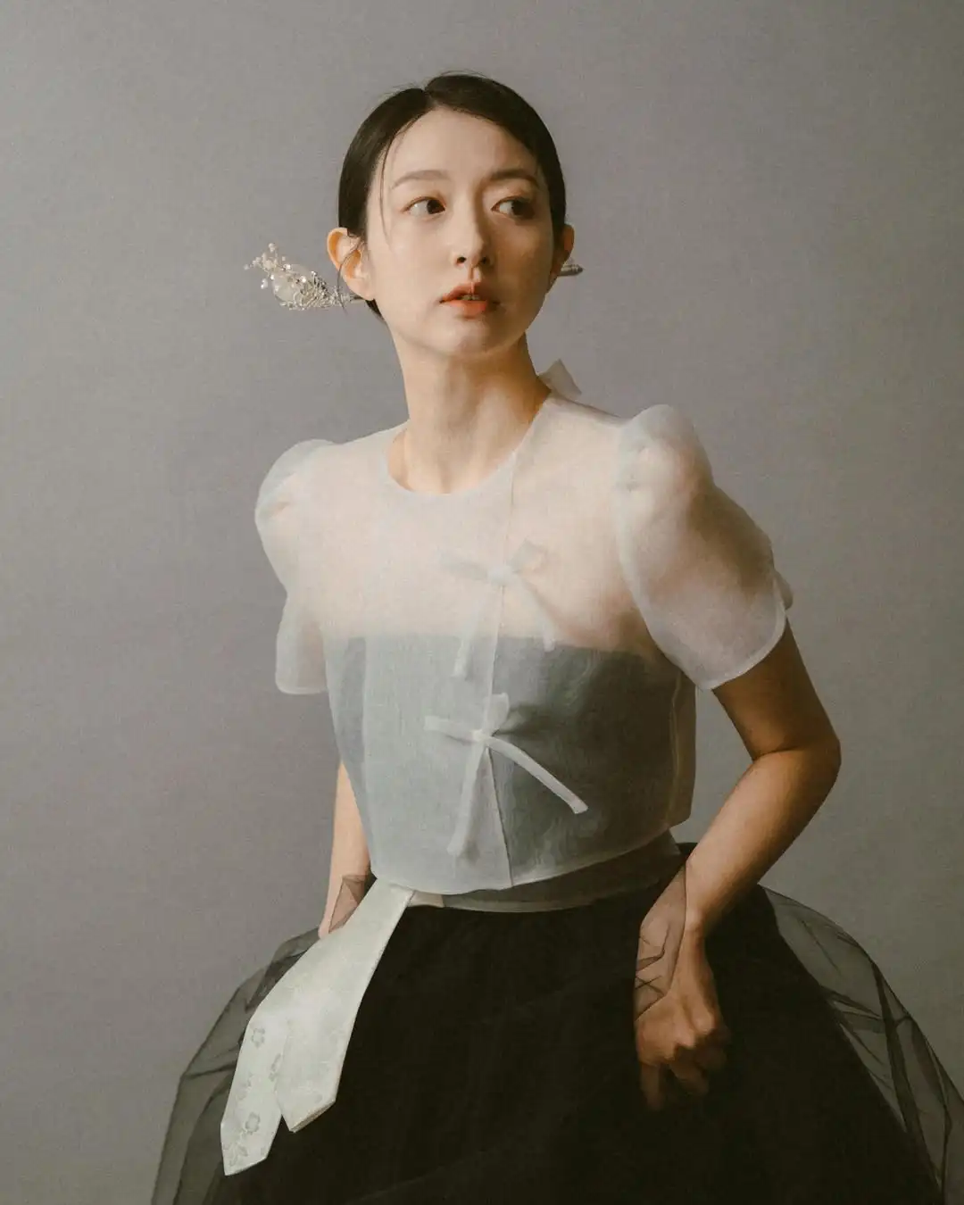 فساتين زفاف Sondr الكورية الكلاسيكية س الرقبة قصيرة الأكمام مخصصة فساتين الزفاف طول الأرض ألف خط مشد الزفاف الأسود المفاجئة