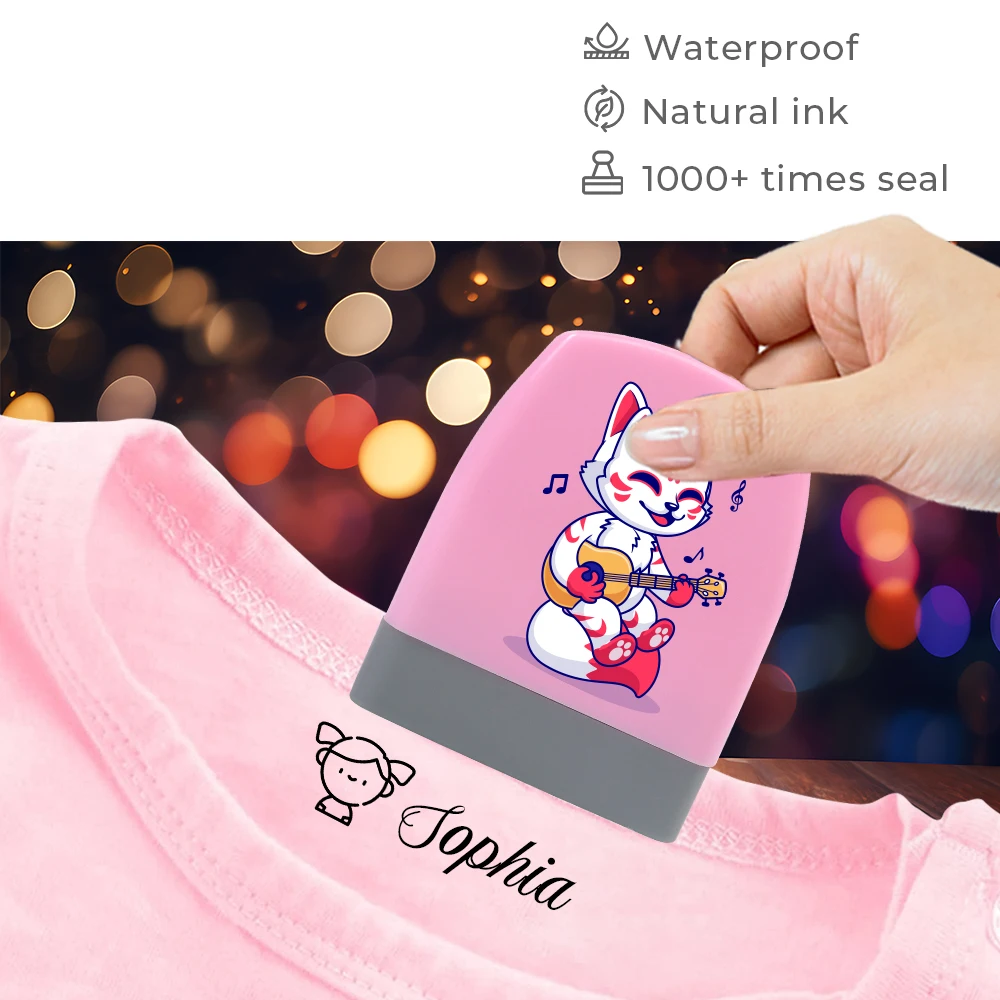 1 écusson personnalisé avec nom et emblème de renard pour uniforme scolaire, garantissant une qualité et une clarté durables en classe et à la maison.