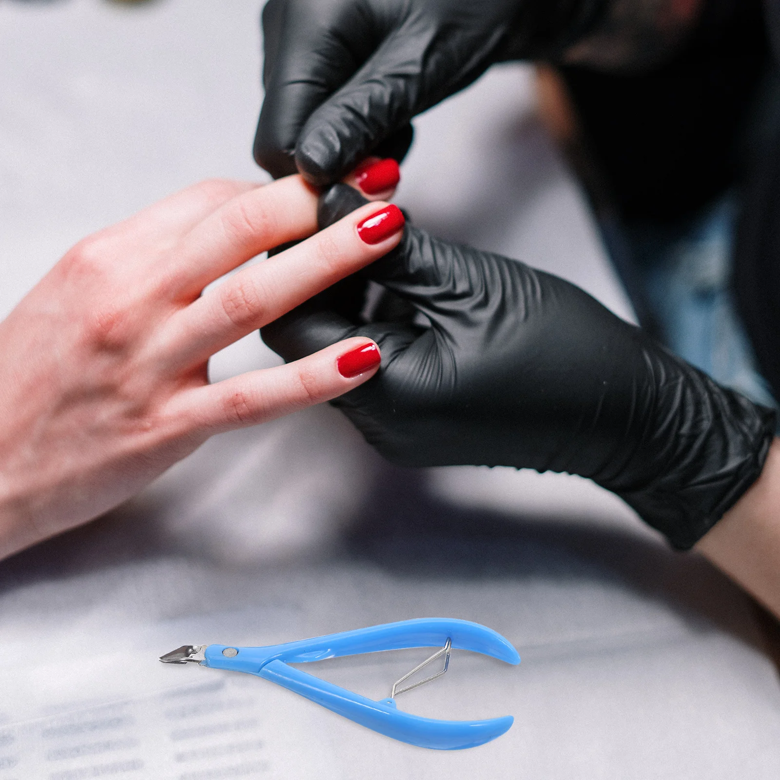 

Cuticle Nipper with Plastic Handle Professional Portable Manicure Tool for Clean Pain-Free Trimming Cuticle Cutter Nail Care Kit