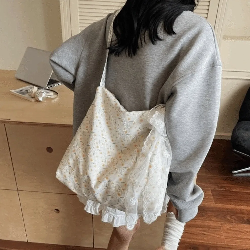 

Trendy Stylish Poka Dots Bag Sweet Large Capacity Floral Messenger Bag Lace Ribbons Leisure Women's Handbag Ladies