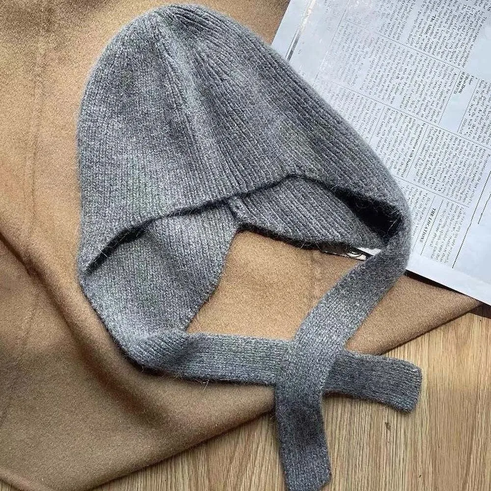 Minimalistische Strickmütze mit Ohrenklappen, winddicht, einfarbig, mit Bindeband, verdicktes Band, koreanischer Stil, trendige Damenmütze. – Detail 5