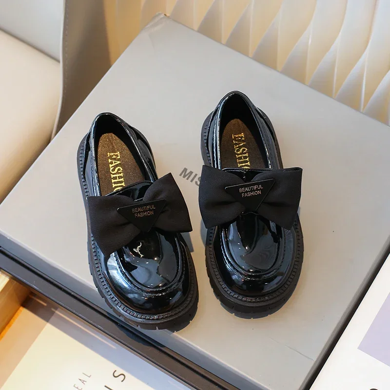 Scarpe in pelle per bambini per feste di matrimonio mocassini poco profondi moda scarpe da spettacolo per bambini tutto abbinato 2024 primavera autunno nuovo