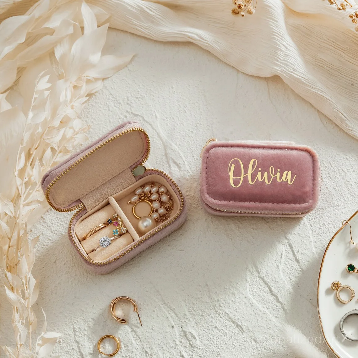 

Custom Mini Velvet Jewelry Box Portable Jewelry Organizer Case Small Earrings Ring Storage Box Bridesmaid Proposal Gift Wedding