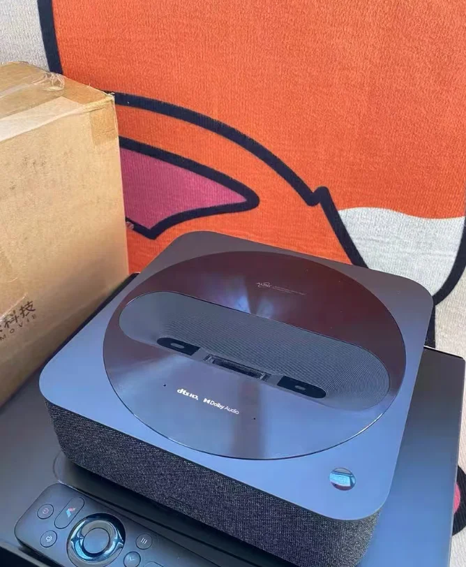 R1 Nano Ultra Short Focus Laser Projector for Home Office Meetings Chinese Version 90% New Condition