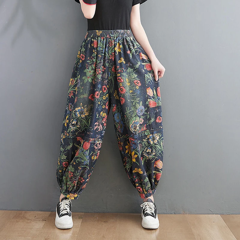 

2022 Spring New Arts Style Women Elastic Waist Ankle-length Loose Jeans Side Pocket Vintage Print Cotton Denim Harem Pants V918