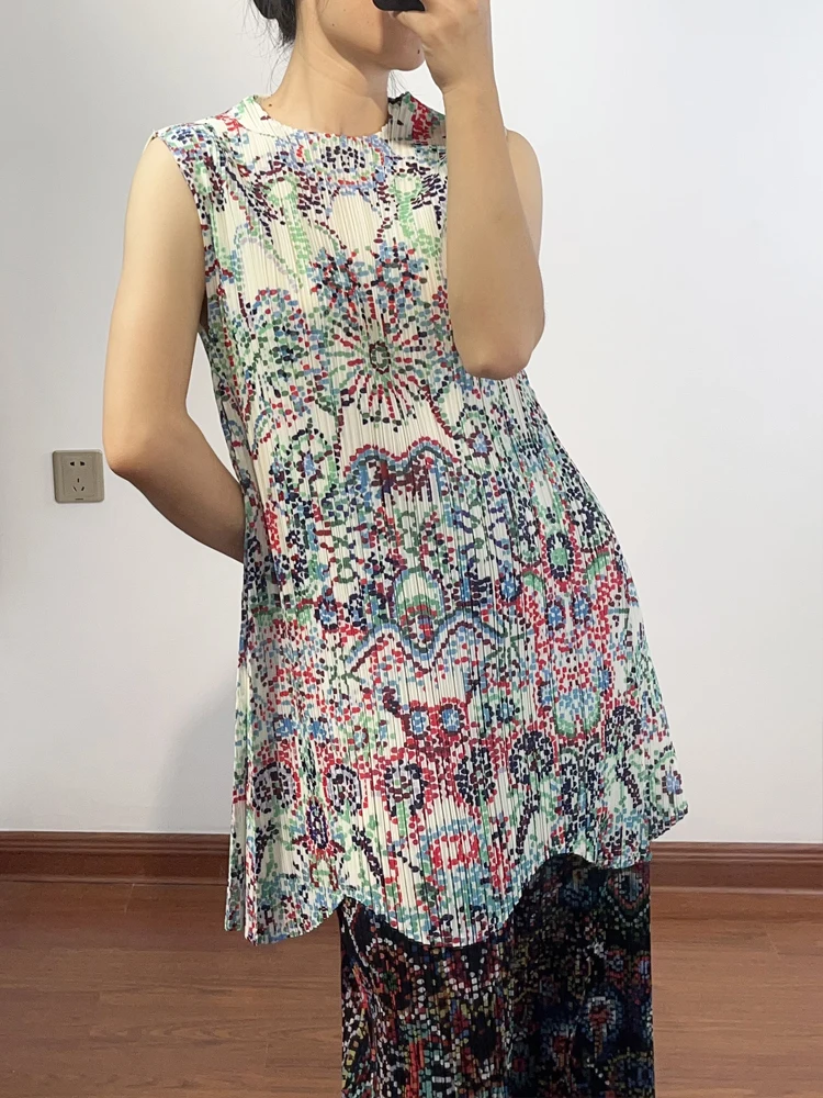 

Длинная женская футболка с принтом Miyake в стиле ретро, лето 2026, новый модный дизайн, универсальный свободный утягивающий женский плиссированный топ