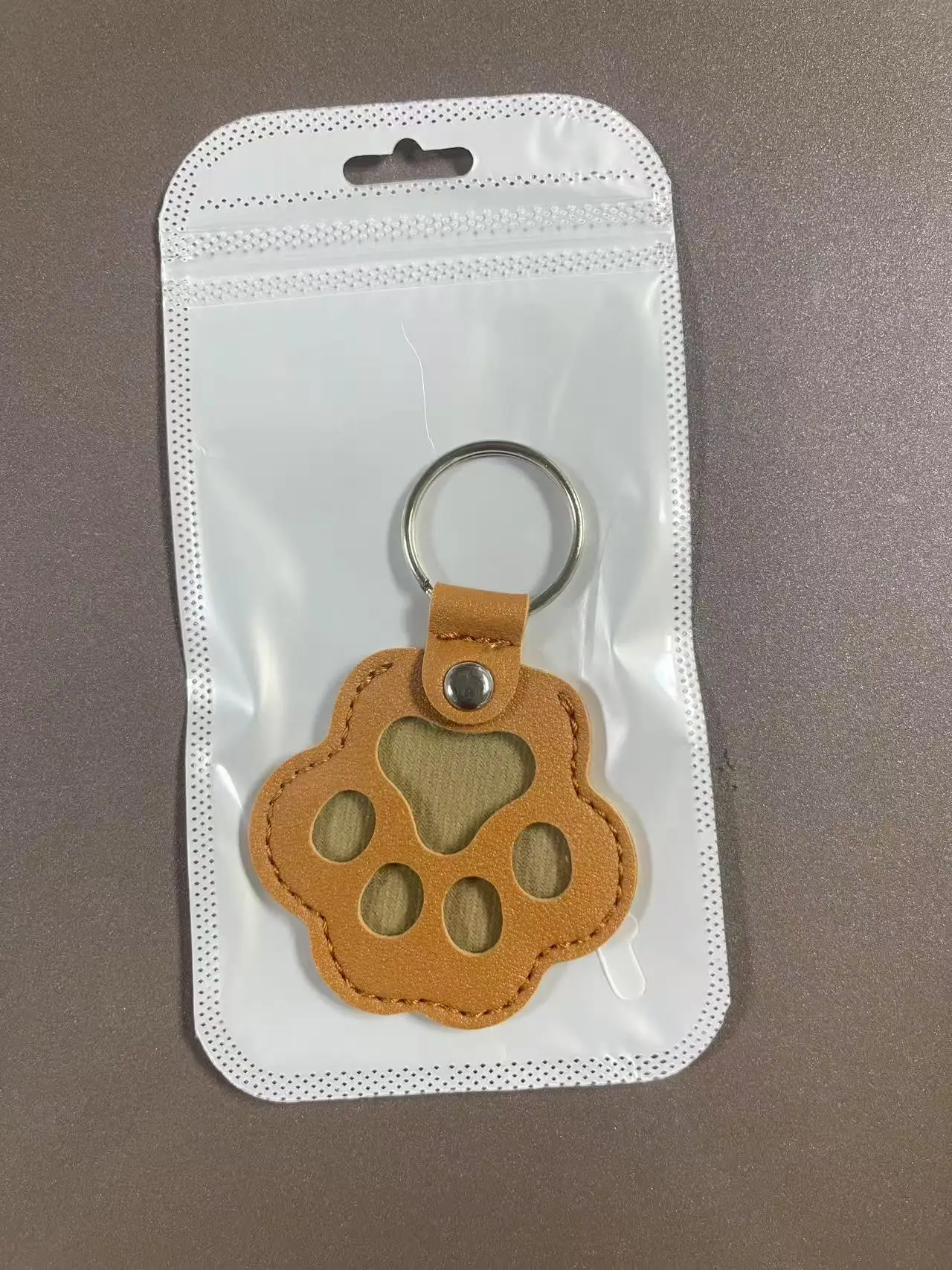 Hundehaarsammler aus Leder als Schlüsselanhänger, Tierfell-Aufbewahrungsanhänger, Erinnerungsgeschenk für Hunde und Katzen, schöner tragbarer Haustieranhänger – Detail 8
