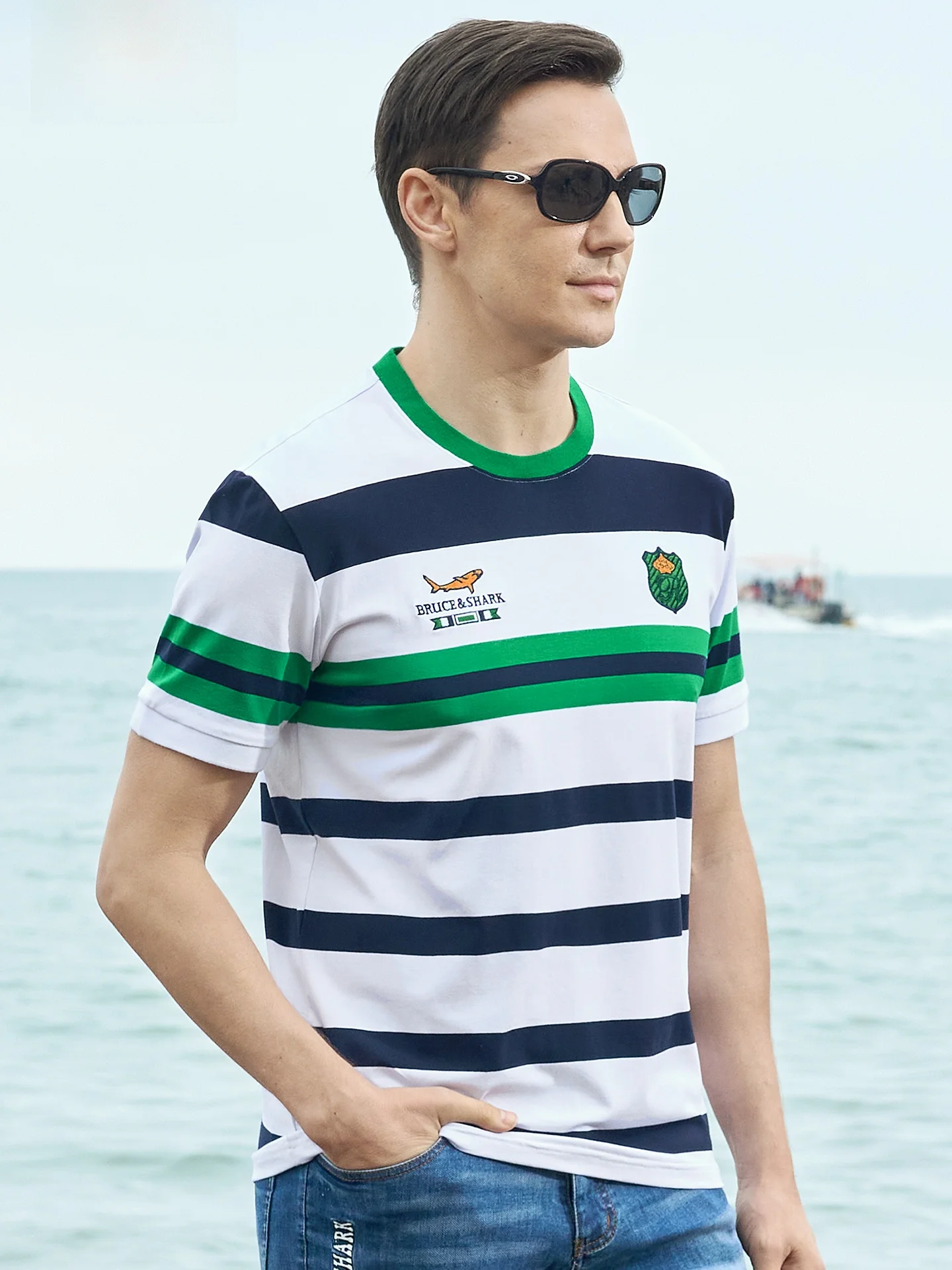 

Summer 2024 Men's Loose ort Sve T-irt Striped Casual Faion Breathable Thin Body irt Bruce & ark Brand