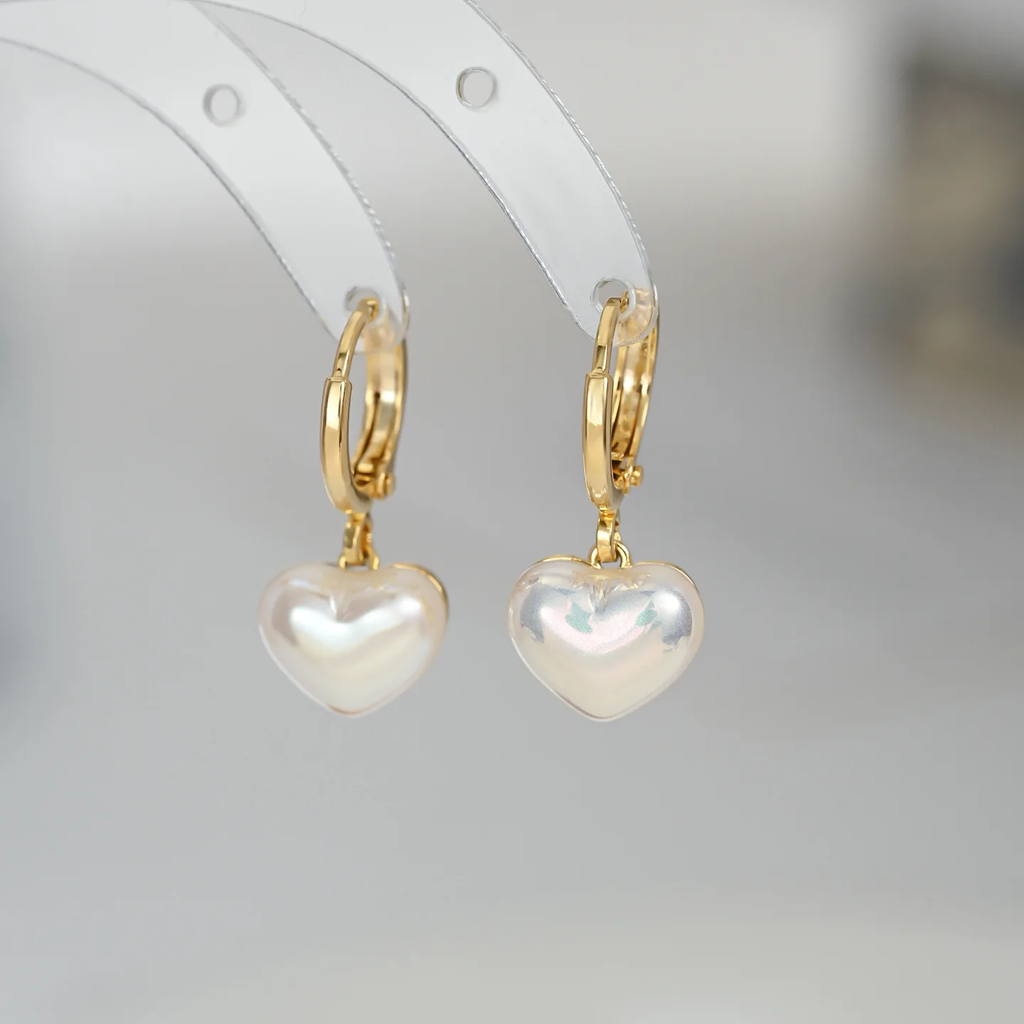 Light luxurys high-end heart pendant earrings for women, fashionable and versatile temperament, ear buckles, earrings, gifts