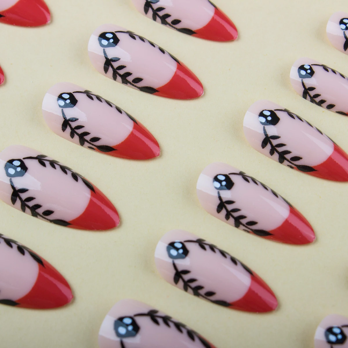 أظافر مزيفة قابلة لإعادة الاستخدام ، لوز لامع ، برتقالي ، أوراق هيكل عظمي ، ضغط قصير على الأظافر ، فرنسي ، لهيب أسود ، 24: