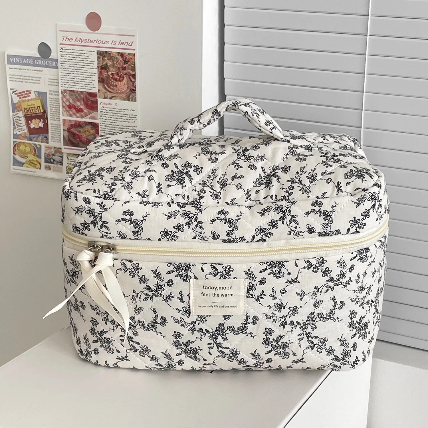 Fashion Ins Black Flower Borse trapuntate da donna Borsa da viaggio Organizer Custodia per trucco cosmetico Borsa tote portatile con cerniera