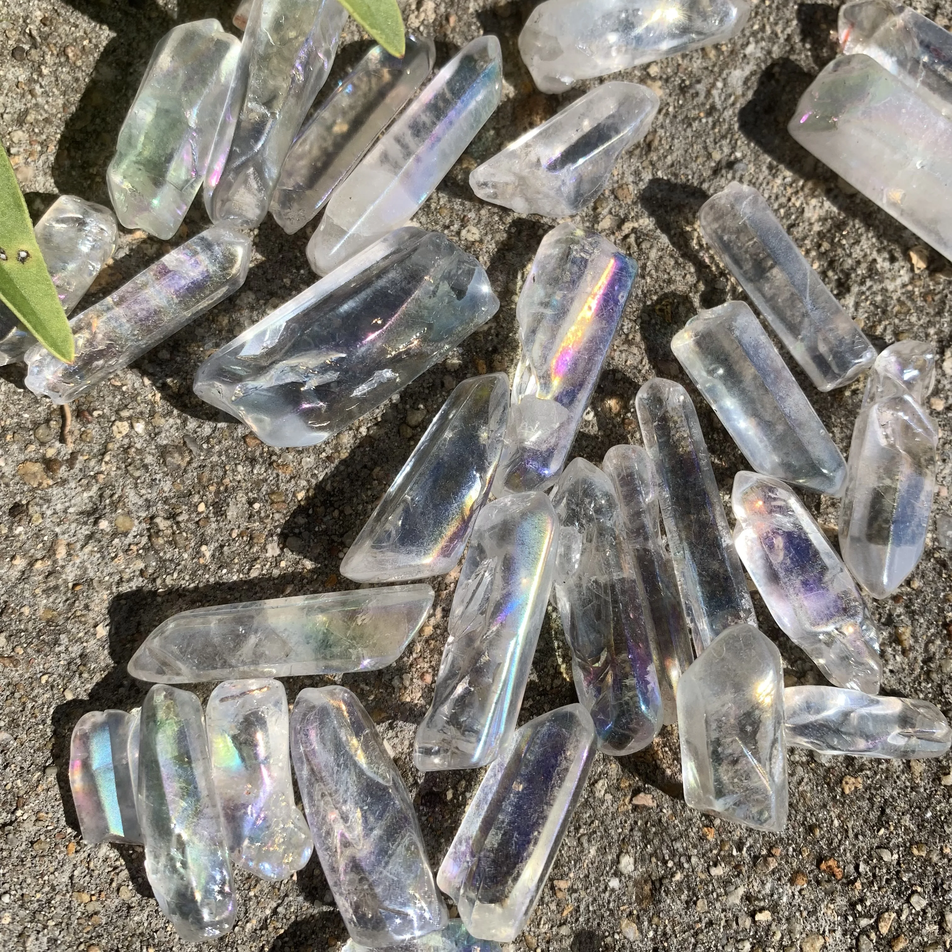 3-6Cm 100g Angel Aura Crystal Point Wand Clear Quartz Titanium Healing Gem Electroplated For Wholesale For Decor