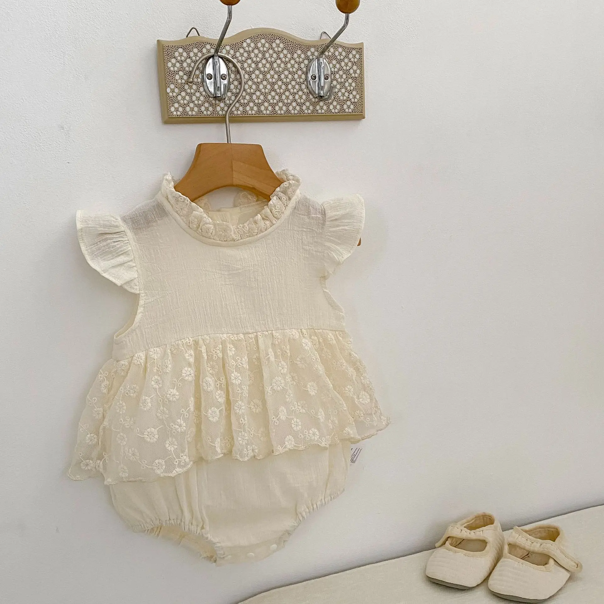 2026 Baby Girl Summer New Cotton Summer Dress with Flying Sleeves and Lace Ha Skirt 0-3 Year Old Baby Jumpsuit Fart