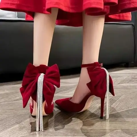 Chaussures de mariage à talons aiguilles pour femmes, design de nœud, robe décontractée, talons hauts, rouge, pointu, sexy, luxe, fête, mode, nouveau, 2024