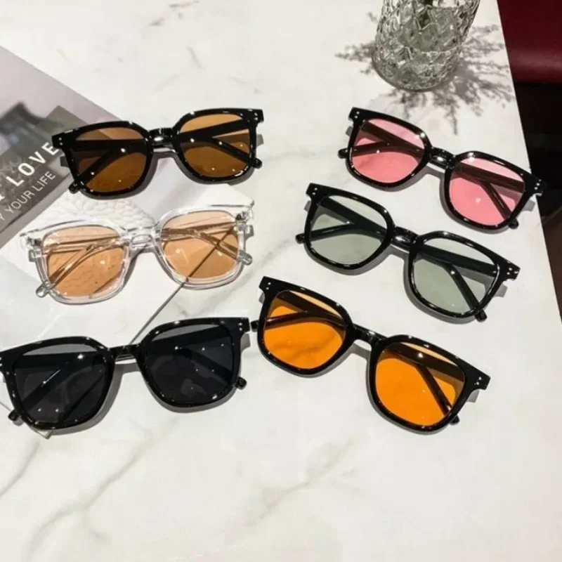 Fashion Square Sunglasses Women Clear Ocean Lens Shades UV400 Men Retro Rivets Decoration Orange Pink Sun Glasses Gafas De Sol