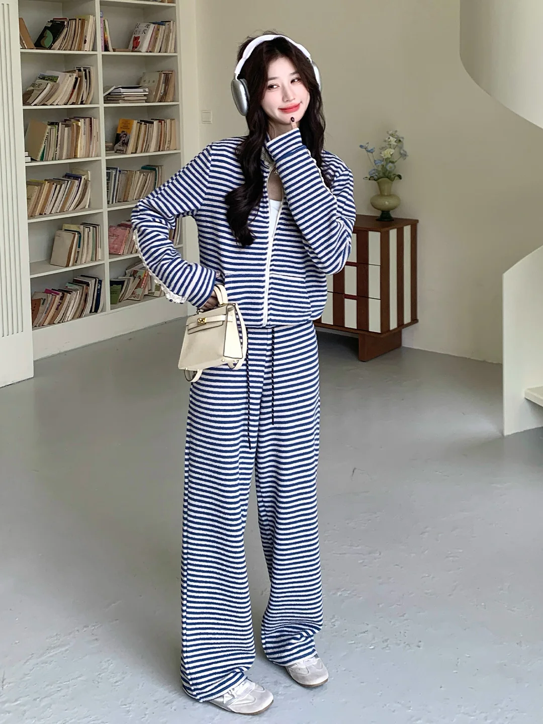 Chic Blue White Str…