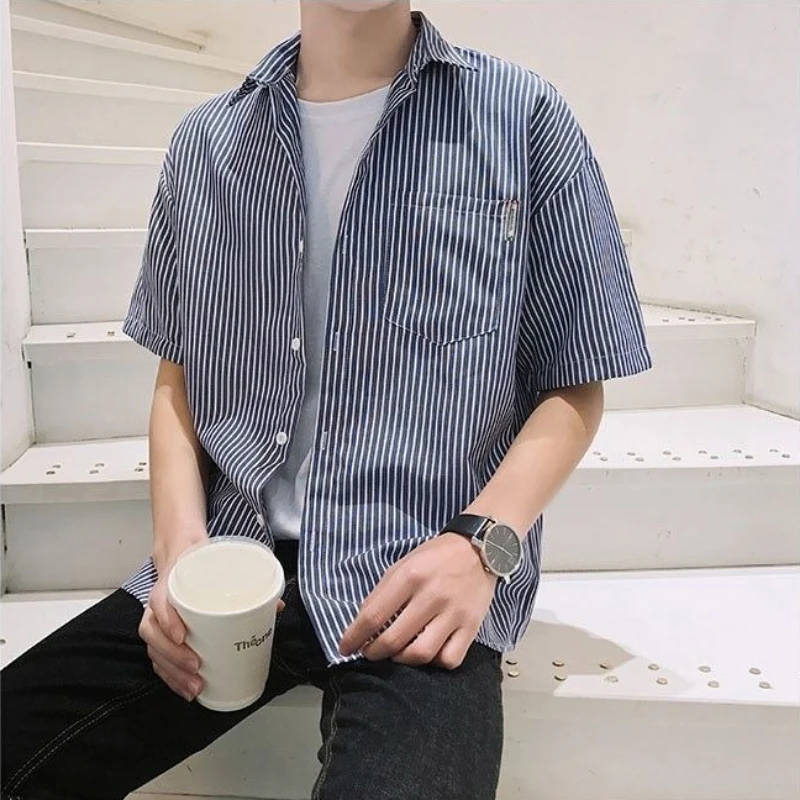 

Men Summer Short Sleeve Casual Shirt Loose Fit Korean Style Striped Hong Kong Fashion Shirt Jacket for Daily Outdoor Wear