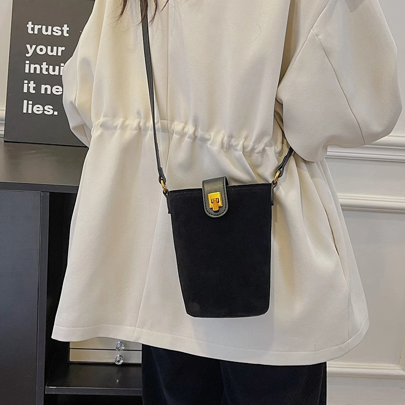 حقيبة كتف كلاسيكية أنيقة للنساء من الجلد بتصميم كلاسيكي، حقيبة يد فاخرة للتنقل اليومي