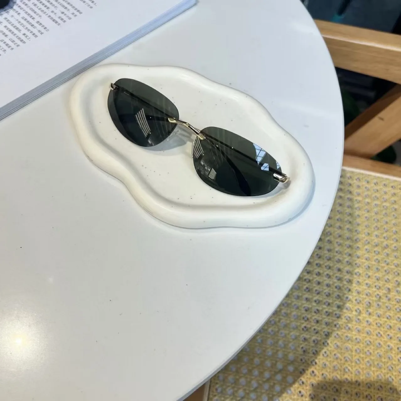 UV400 Rimless Shades, Cat Eye Minimalist Sunglasses Unisex, Lightweight Versatile Eyewear, Gallery & Commute Essential