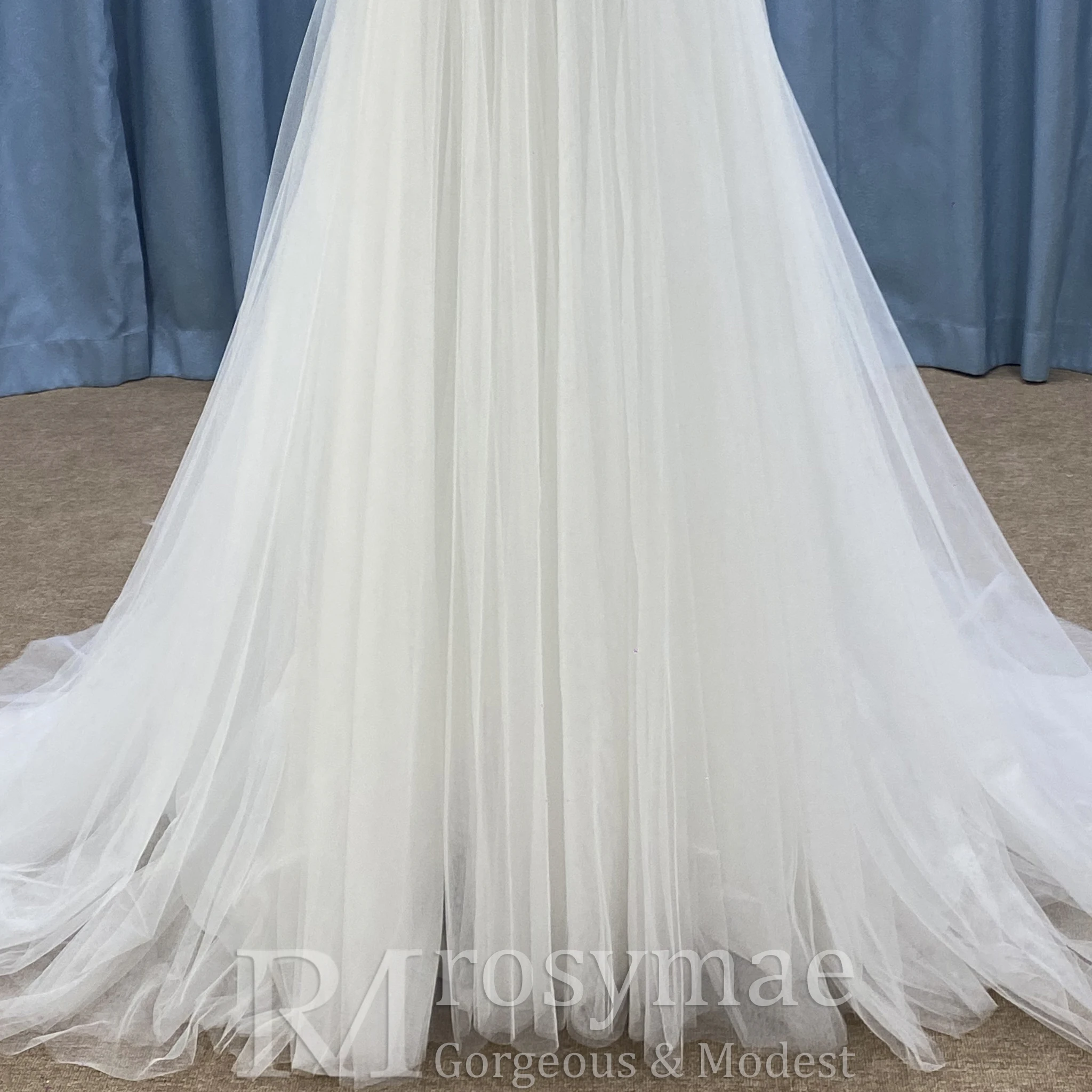 ชุดแต่งงานทรงเอไลน์ประดับคริสตัล Rosymae แบบเว้าลึก แขนกุด ดีไซน์เซ็กซี่หรูหราสำหรับเจ้าสาว