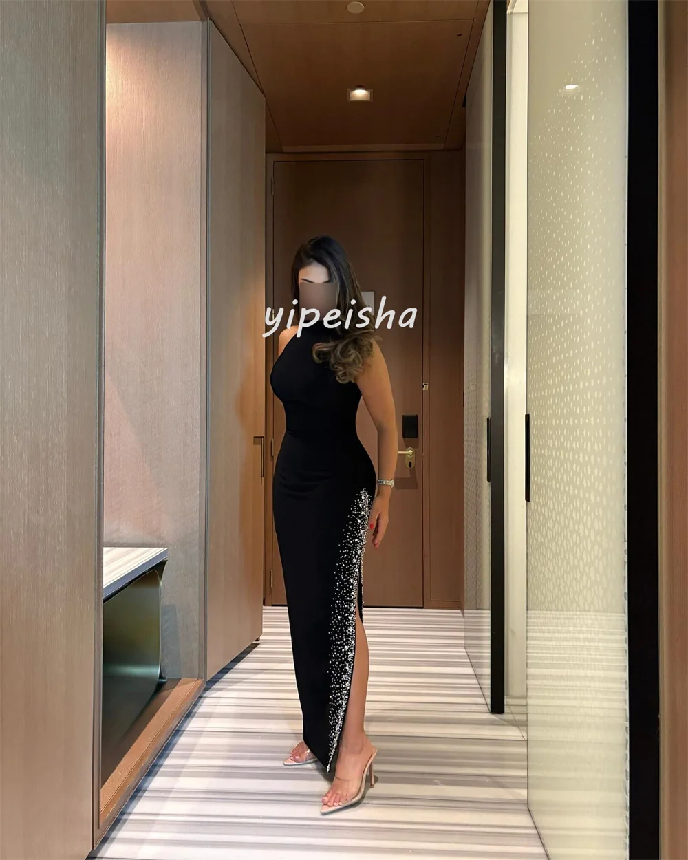 맞춤 제작된 모던 스타일 우아한 저지 라인스톤 플리츠 컬럼 하이 칼라 롱 드레스, 맞춤 행사 드레스, 레트로 스타일
