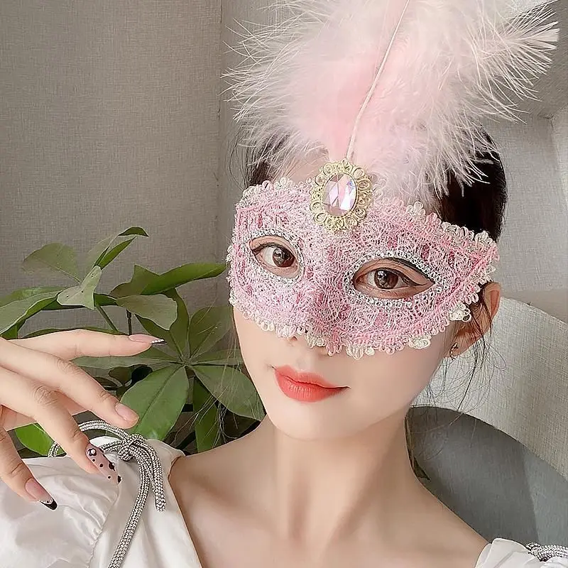 

Plastic Gems Middle Feathers Women Antiquity Masquerade Mask Flower Half Face Halloween Princess Easter Cosplay Sexy Party Prom