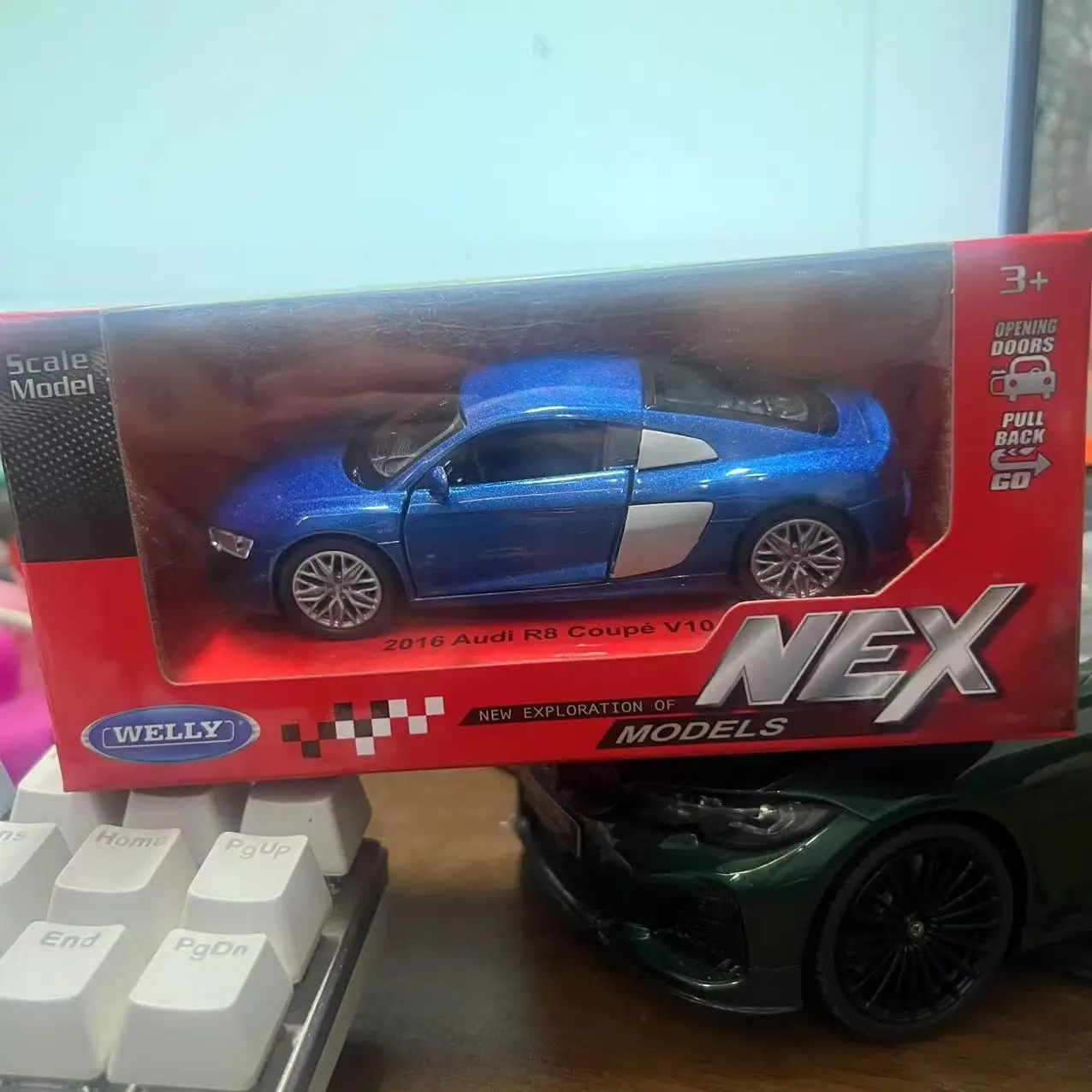 WELLY 1:36 2016 R8 V10 Legering Luxe Voertuig Diecast Pull Back Auto Model Goederen Speelgoed Collectie