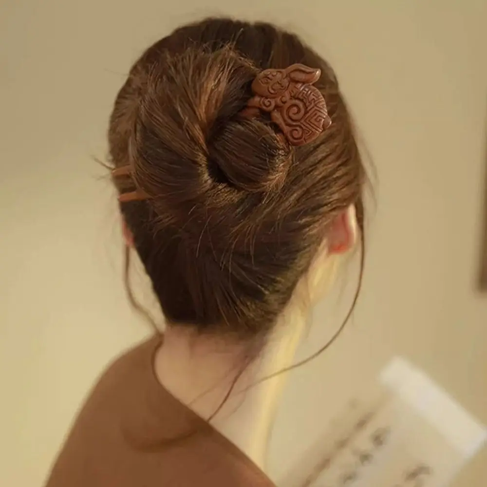 عصا شعر خشبية كلاسيكية على شكل فراشة حيوانات على الطراز الصيني دبوس شعر أرنب للشعر الطويل أغطية رأس هانفو للفتيات