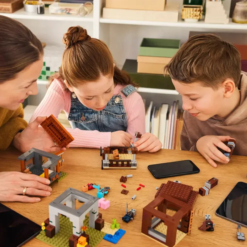 บล็อกตัวต่อเลโก้ My World Predator Outpost และ Predator Classic Building Blocks Set ของเล่นเด็กของขวัญ