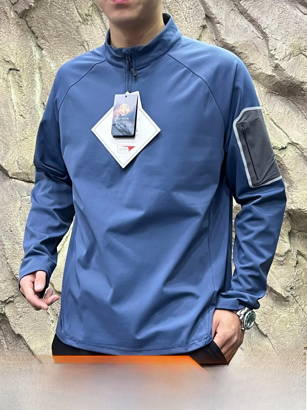 Seamless Outdoor Men's T-Shirt with Integrated Training System Sealed Arm Bag Half Zip Comfortable Elastic Casual Style