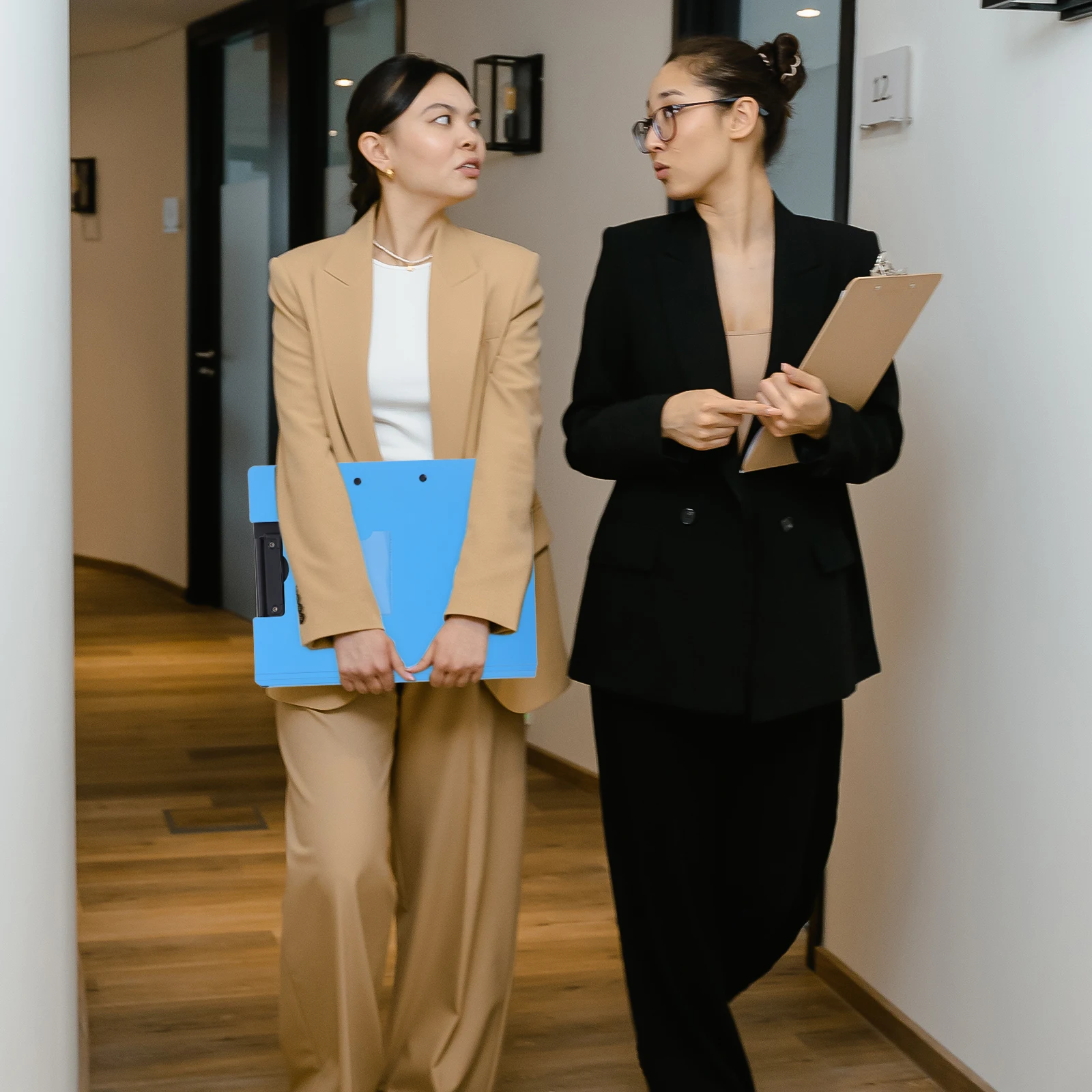 

1pcs Dual Clip Foldable Clipboard A4 Size Waterproof Plastic Document Folder File Storage For Office School Medical Use Organize