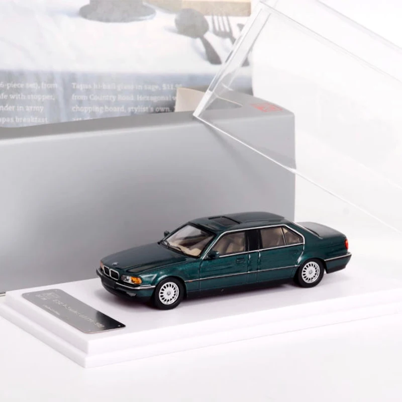 

DCM 1:64 Scale 7 Series E38 Station Wagon Extended Simulation Alloy Car Model Display Collectible Gift Toy Souvenir Decoration