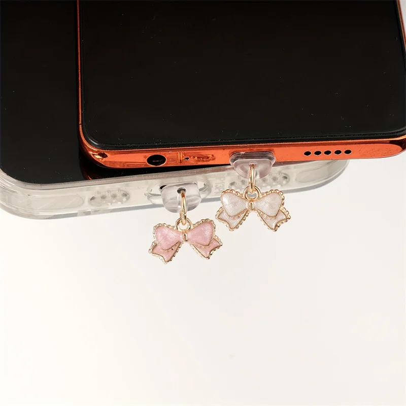 1 Buah Penutup Debu Ponsel dengan Ikat Rambut Cantik Berwarna Pink dan Putih untuk iPhone/Type-C/Ponsel Android, Aksesori Liontin Hadiah untuk Kekasih