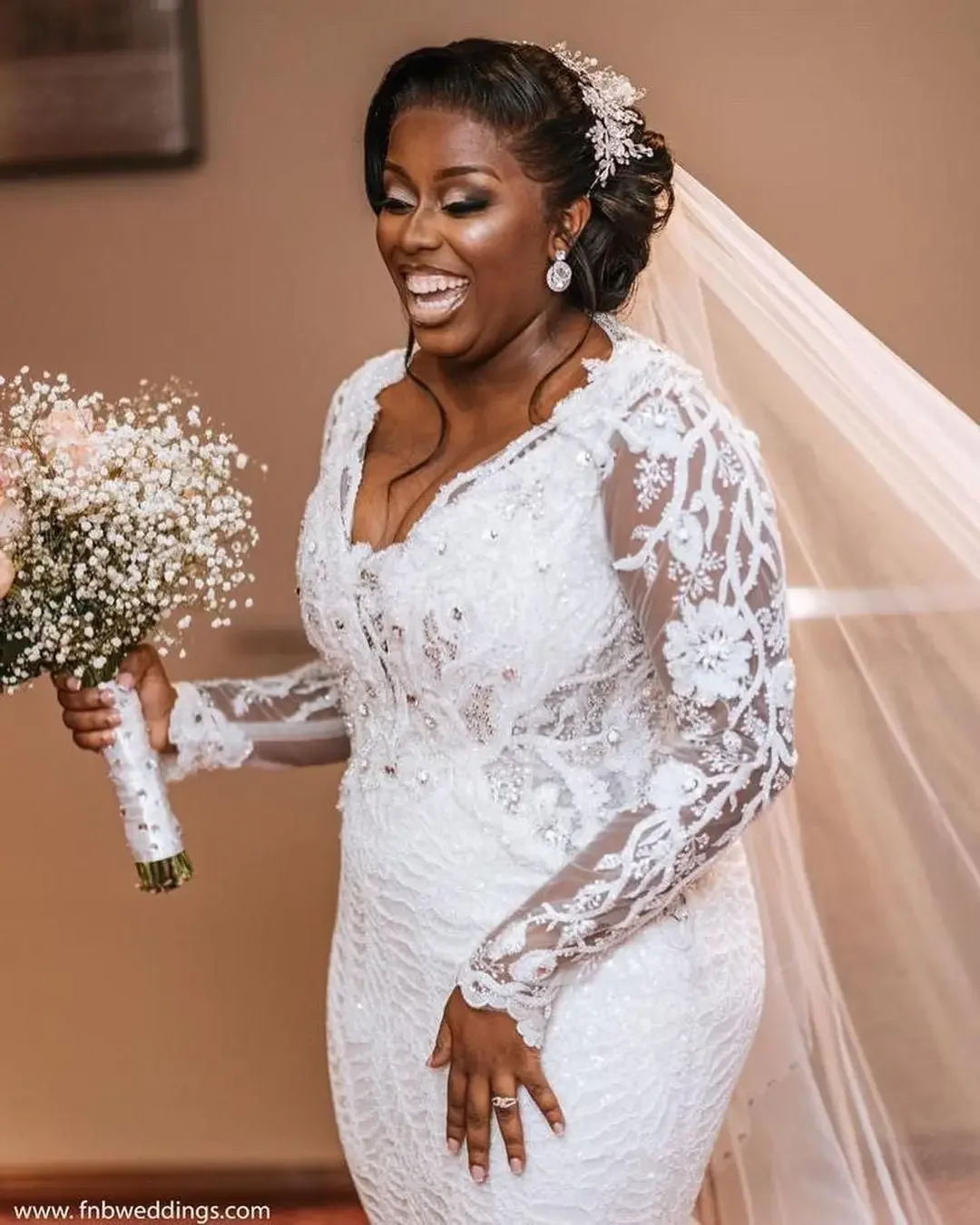 Personalizado plus size vestidos de casamento rendas contas de cristal sereia vestidos de noiva com decote em v manga longa elegante robes de marie