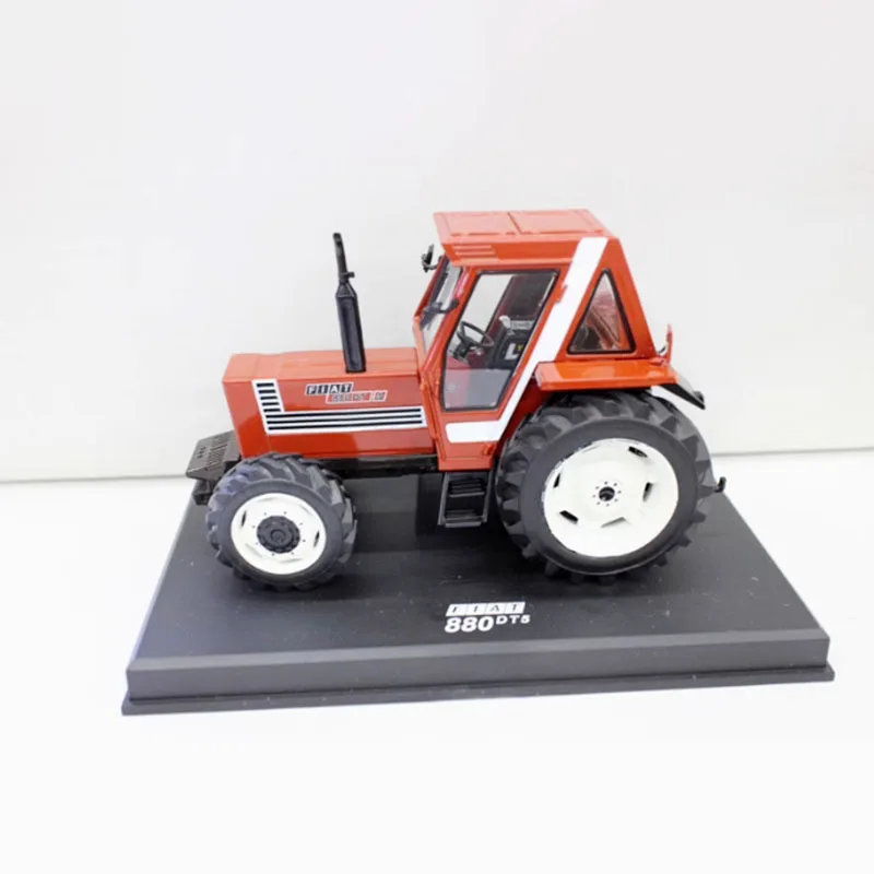 Diecast Alloy 1/32 Fendt 308 LSA Tractor Farm/FORD COUNTY 1474/FIAT 880 Car Model Classics Adult Souvenir Gift Static Display