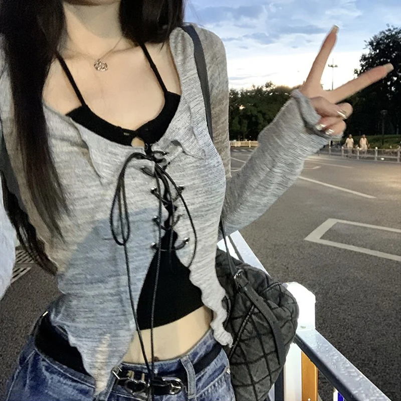 تي شيرت نسائي صيفي بأكمام طويلة وقصيرة، بتصميم أنيق وفريد، يكشف البطن، مع خط عنق على شكل حرف V، من القماش العادي، مثالي للنساء.