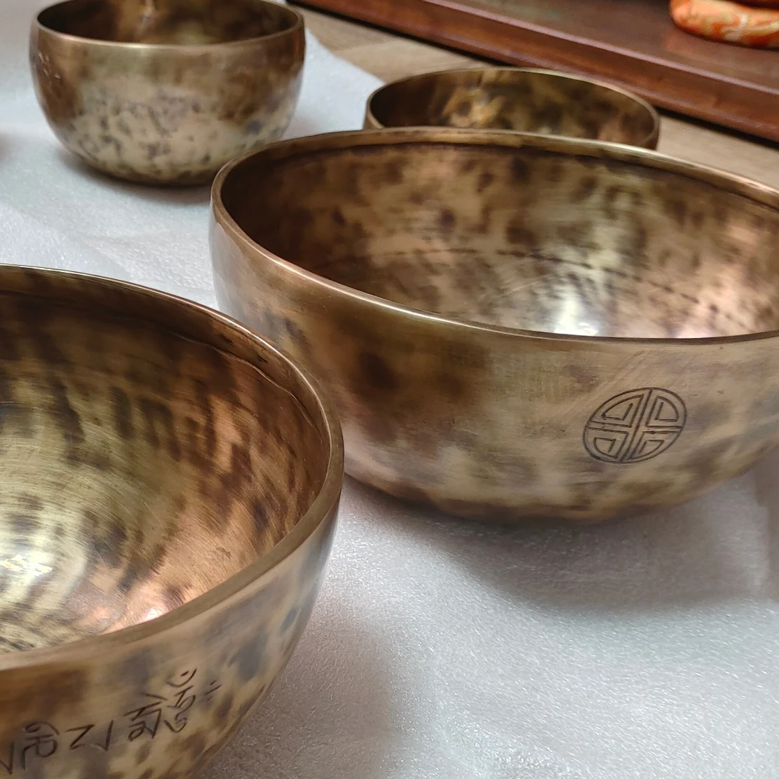 Full Moon Seven Chakras Tibetan Singing Bowls 7PCS with Mallets and Cushion