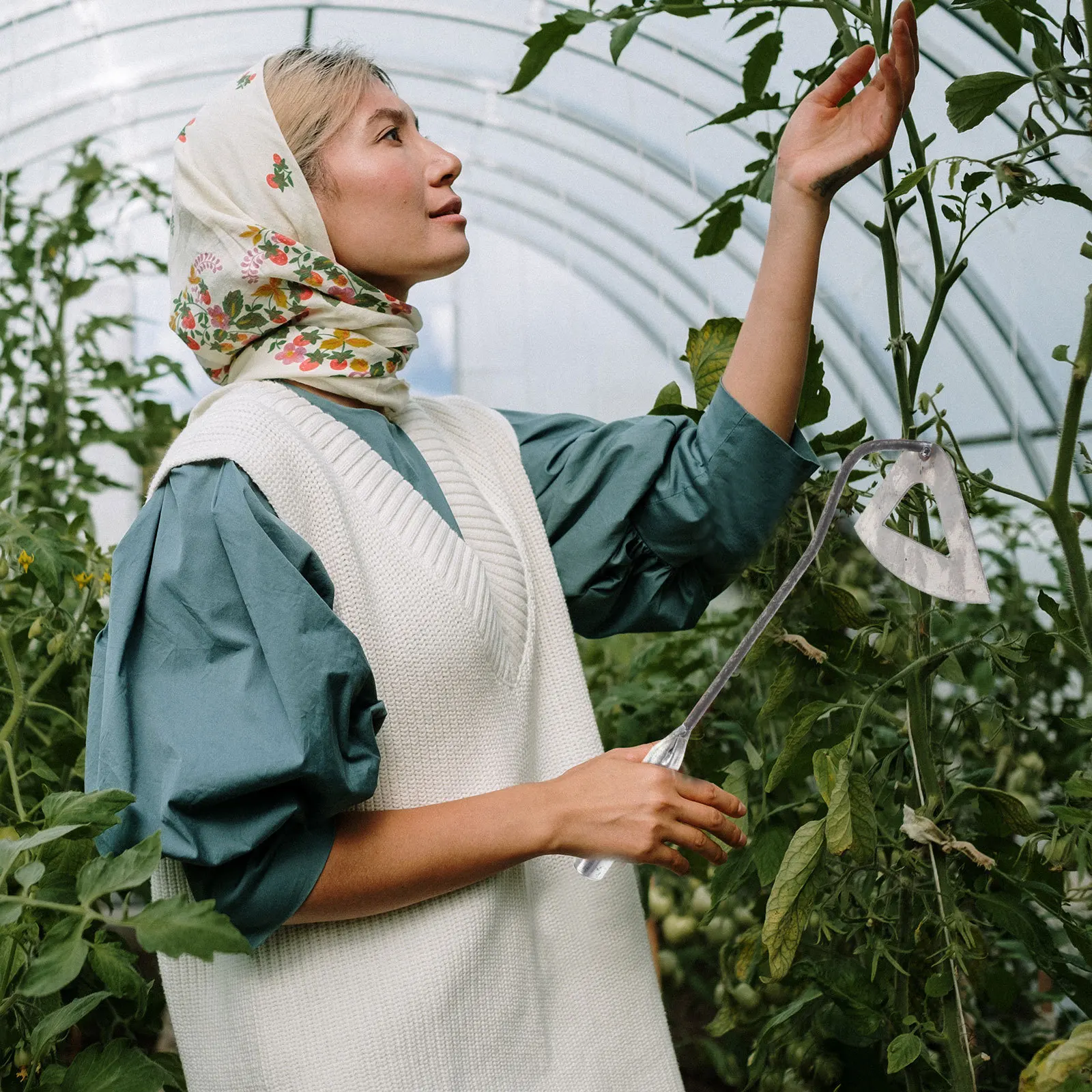 

4Pcs Hand Hoes Garden Tools Set Heavy Duty Iron Weeding Digger for Easy Gardening Lightweight Portable Cultivator Household Yard