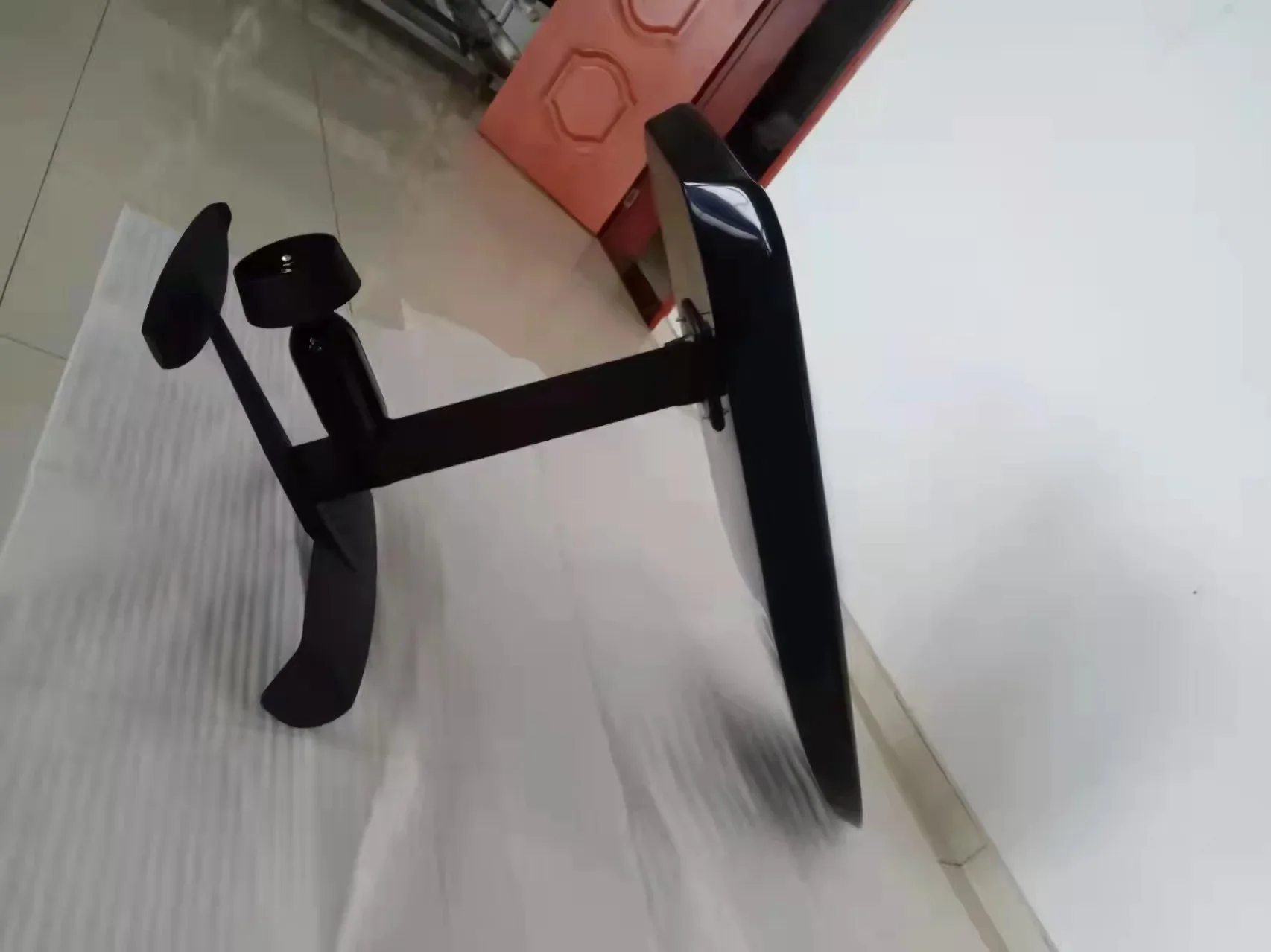 E-Foil + Papan Selancar Foil Listrik Hydrofoil Surfing Hydro Foil Listrik Dengan Baterai Dan Motor Efoil ( Foil+Papan )