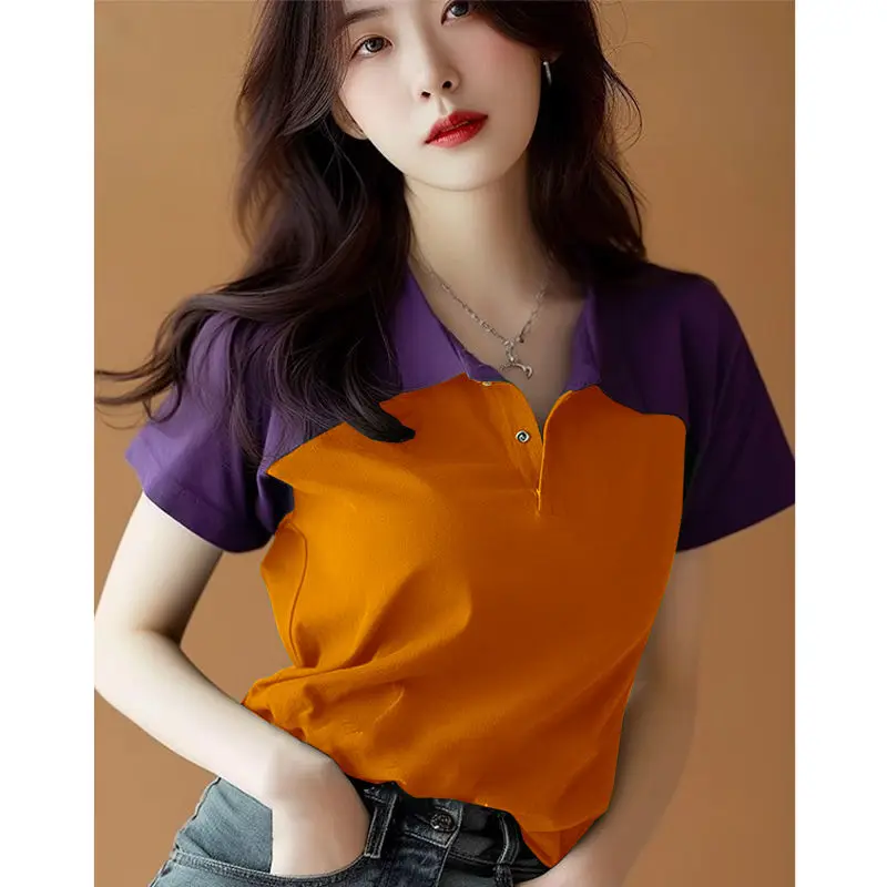 เสื้อยืดโปโลผู้หญิงสีม่วงและสีเขียวบล็อกเสื้อแขนสั้นอินเทรนด์ใหม่ปี 2025 เสื้อเบลาส์มีเอกลักษณ์และมีสไตล์