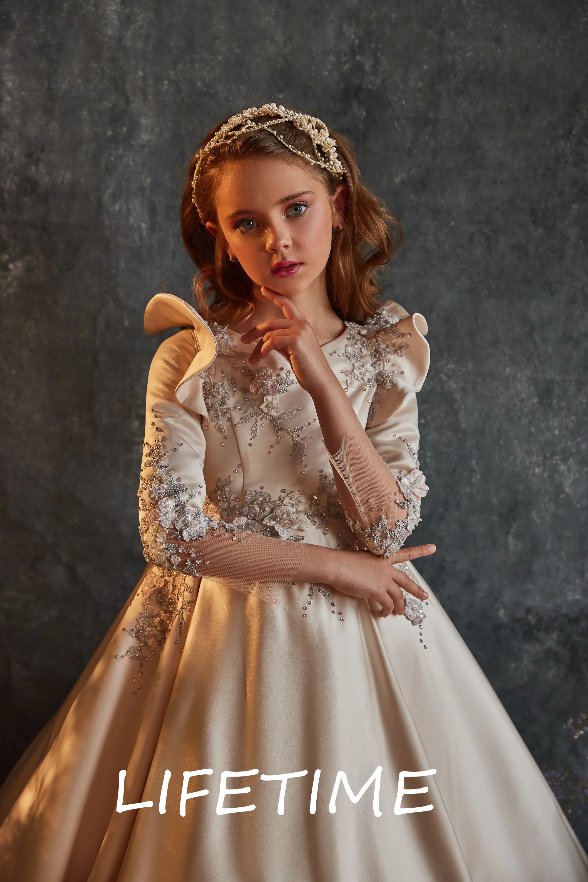 Gorgeous Satin Princess Girls Dress For Pageant Party Long Sleeve Seuined Beading Flower Girls Dress Birthday Prom Ball Gown