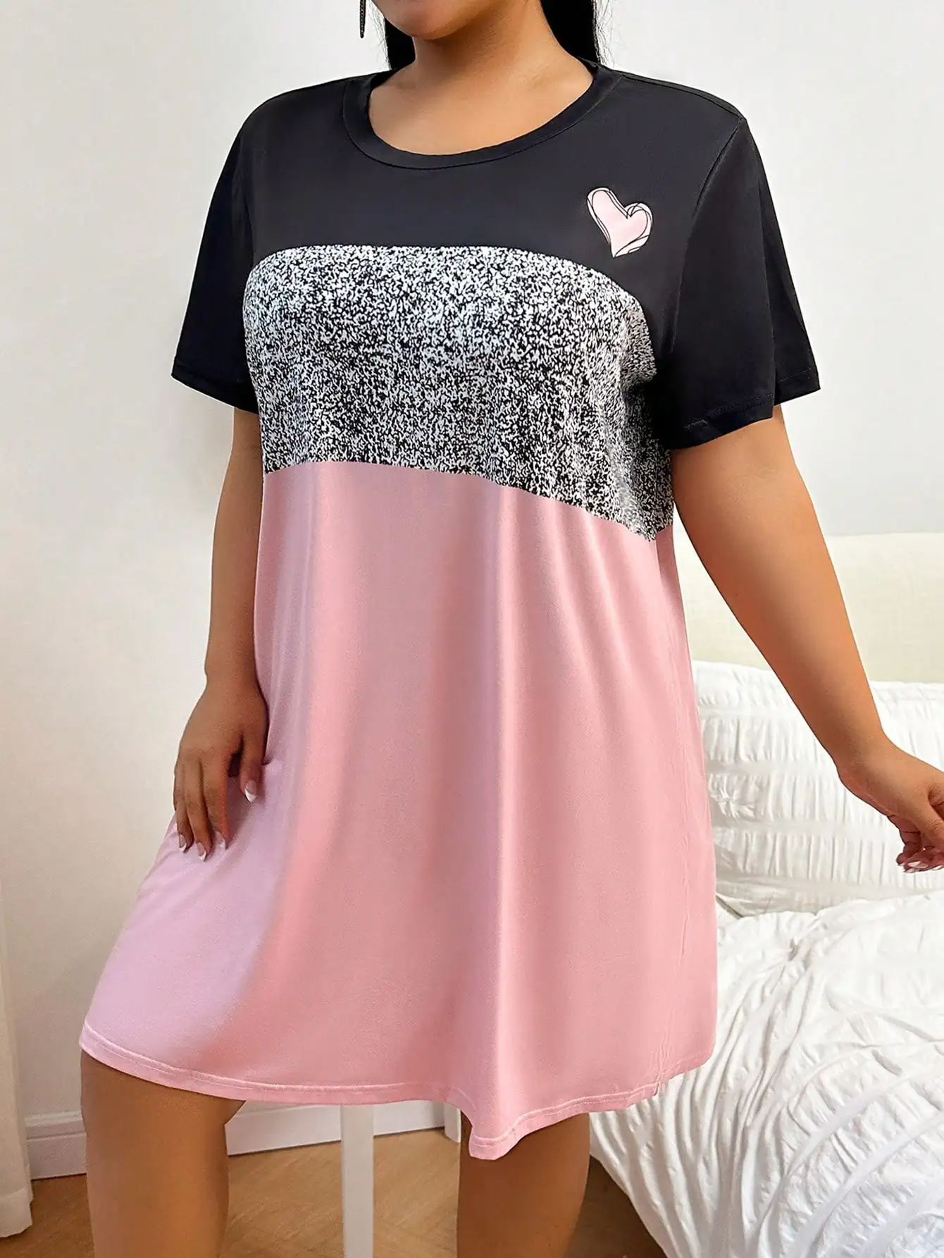 

Plus Size Women's Casual Heart Print Patchwork Sleep Dress, Pink Black Nightgown